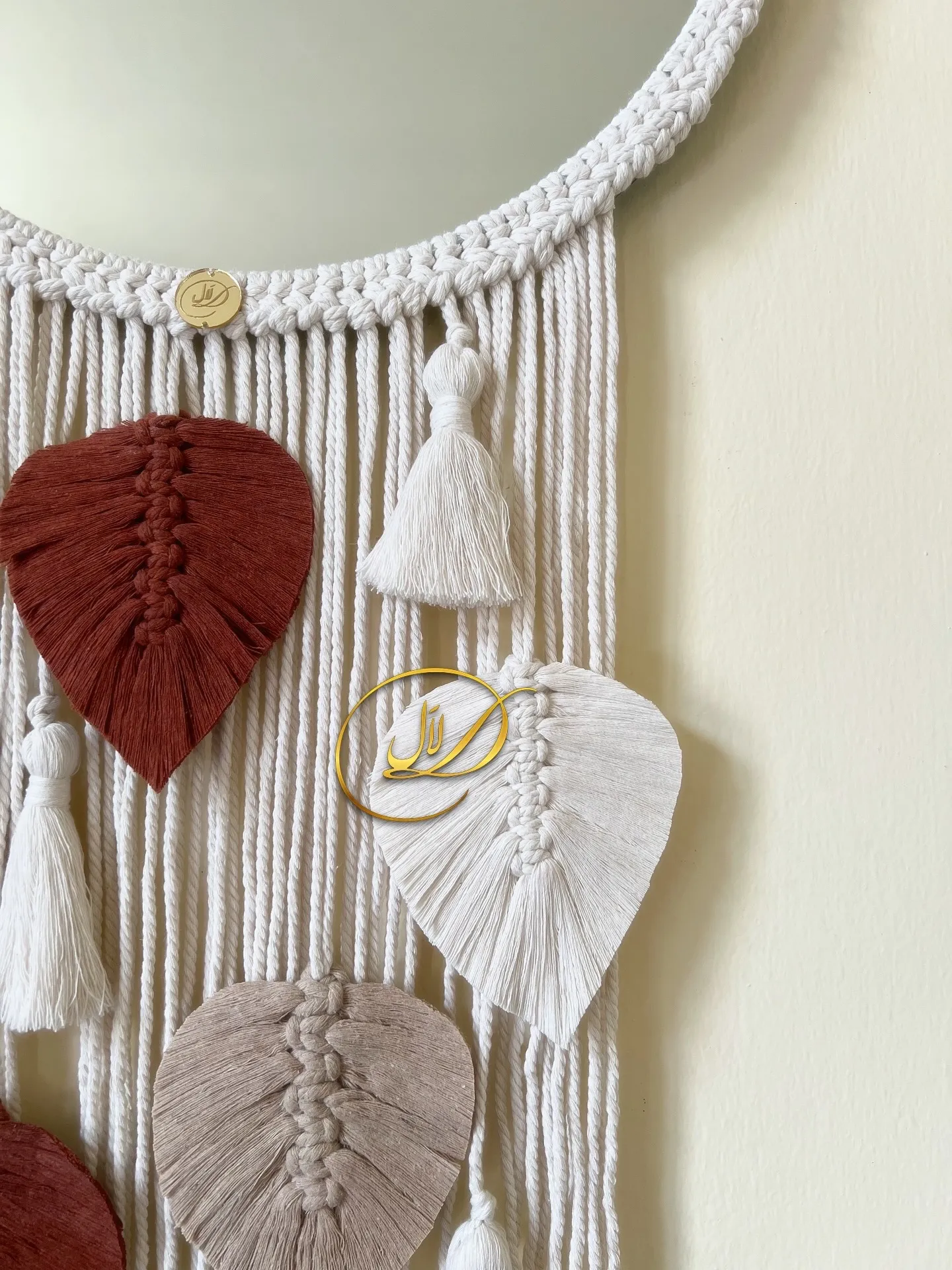 كل قطعة صنعت بحب ودلال